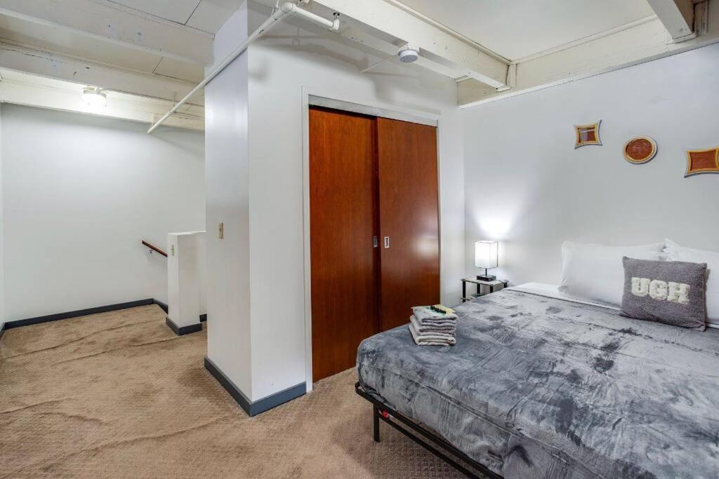 Centric Modern Loft W/ King Beds Appartement Rochester Buitenkant foto