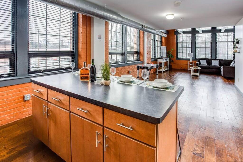 Centric Modern Loft W/ King Beds Appartement Rochester Buitenkant foto